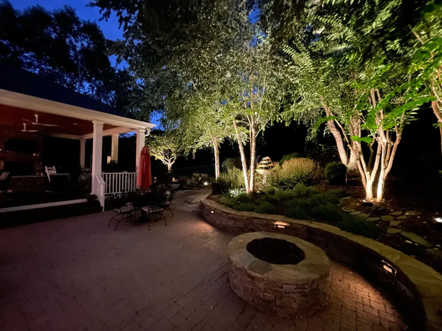 Stone entryway and driveway approach lighting